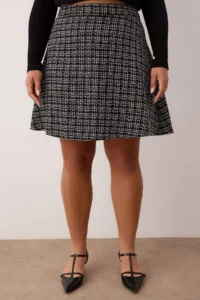 Trendyol Curve Black Tweed Short/Mini Simli Weaving Plus Size Skirt - Image 3