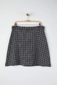 Trendyol Curve Black Tweed Short/Mini Simli Weaving Plus Size Skirt - Image 5