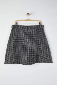 Trendyol Curve Black Tweed Short/Mini Simli Weaving Plus Size Skirt - Image 6