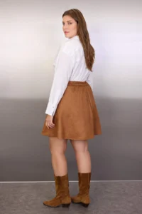 Trendyol Curve Brown Suede pleated Mini Weaving Plus Size Skirt - Image 4