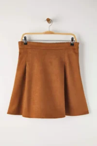 Trendyol Curve Brown Suede pleated Mini Weaving Plus Size Skirt - Image 5