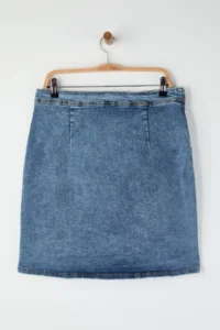 Trendyol Curve Mavi Yüksel Waist Lace Detailed slit denim Plus Size Skirt - Image 8