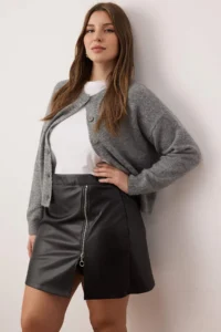 Trendyol Curve Black Faux Leather Mini Zipper Detailed Winter Weaving Plus Size Skirt - Image 2