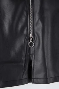 Trendyol Curve Black Faux Leather Mini Zipper Detailed Winter Weaving Plus Size Skirt - Image 6