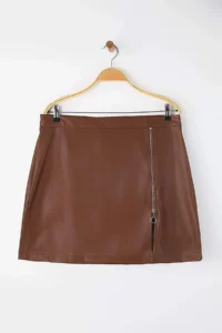 Trendyol Curve Brown Faux Leather Mini Zipper Detailed Winter Weaving Plus Size Skirt - Image 5