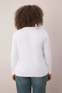 Trendyol Curve White 100% Cotton Long Sleeve Crew Neck Regular Basic Knitting Plus Size T-Shirt - Image 4