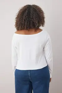 Trendyol Curve Black-White 2 Sets Paket 100% Cotton Asymmetric Boat Neck Crop Knitting T-Shirt - Image 3