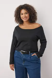 Trendyol Curve Black-White 2 Sets Paket 100% Cotton Asymmetric Boat Neck Crop Knitting T-Shirt - Image 4