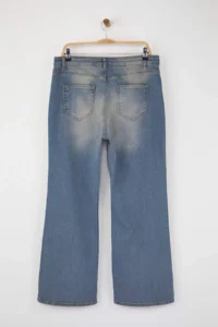 Trendyol Curve Dark Blue Pale Effect Vintage Yüksel Waist flared leg plus size jeans - Image 7