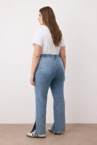 Trendyol Curve Mavi High Waist slit Elastic Waist Zipper Detailed plus size jeans - Image 4