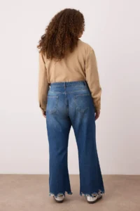 Trendyol Curve Mavi Yüksel Waist Leg Destroyed Spainol Hem Plus Size Flare Fit jeans - Image 4
