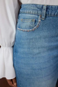 Trendyol Curve Special Collection Blue Yüksel Bey Pocket Detail Straight Fit plus size jeans - Image 4