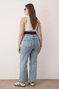 Trendyol Curve Mavi High Waist Elastic Waist Geni Hem Plus Size Wide Leg jeans - Image 4