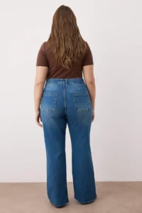 Trendyol Curve Mavi High Waist Cutaway Straight Fit denim plus size jeans - Image 4