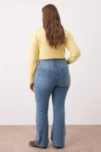 Trendyol Curve Mavi High Waist flared leg Flare Fit denim plus size jeans - Image 4