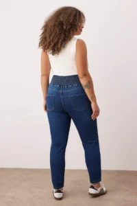 Trendyol Curve Mavi High Waist Waist Detailed Plus Size skinny jeans - Image 4