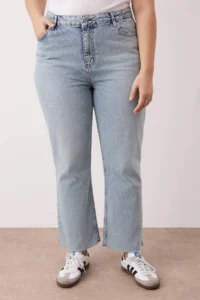Trendyol Curve Light Blue Cut-Out High Waist Straight Fit plus size jeans - Image 3