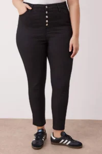 Trendyol Curve Non-fading Black High Waist Front buttoned Flexible/Stretch Plus Size skinny jeans - Image 3