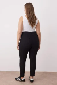 Trendyol Curve Non-fading Black High Waist Front buttoned Flexible/Stretch Plus Size skinny jeans - Image 4