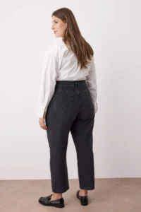 Trendyol Curve Black Stone High Waist Plus Size Mom jeans - Image 4