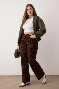 Trendyol Curve Brown Suede Look Leopard Patterned High Waist Plus Size Wide Leg jeans - Image 2