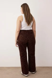Trendyol Curve Brown Suede Look Leopard Patterned High Waist Plus Size Wide Leg jeans - Image 4