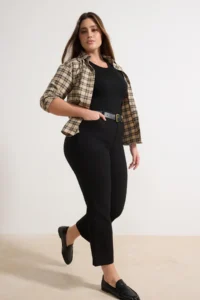 Trendyol Curve Solmayan Black High Waist Wide Leg Flexible Crop Straight Fit Plus Size Pants - Image 2