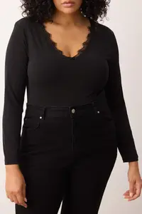 Trendyol Curve Black V-neck Collar Lace Detailed Knitting snaps Plus Size Bodysuit - Image 3