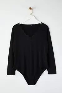 Trendyol Curve Black V-neck Collar Lace Detailed Knitting snaps Plus Size Bodysuit - Image 5