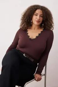 Trendyol Curve Brown V-neck Collar Lace Detailed snaps Knitting Plus Size Bodysuit - Image 2