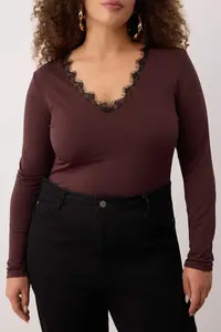 Trendyol Curve Brown V-neck Collar Lace Detailed snaps Knitting Plus Size Bodysuit - Image 3