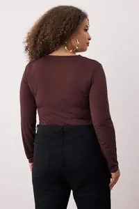Trendyol Curve Brown V-neck Collar Lace Detailed snaps Knitting Plus Size Bodysuit - Image 4