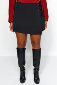 Trendyol Curve Black Weaving Lace Detailed Mini Plus Size Shorts Skirt - Image 4