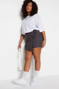 Trendyol Curve Gray Weaving Lace Detailed Mini Plus Size Shorts Skirt - Image 3