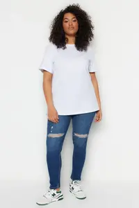 Trendyol Curve White relaxed Crew Neck slit 100% Cotton Knitting T-Shirt - Image 4