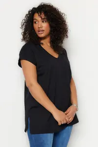 Trendyol Curve Black relaxed V-neck slit 100% Cotton Knitting T-Shirt - Image 3