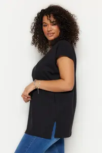 Trendyol Curve Black relaxed V-neck slit 100% Cotton Knitting T-Shirt - Image 4