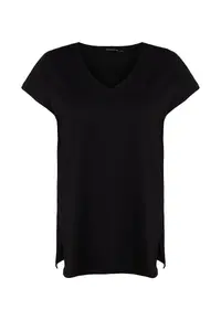 Trendyol Curve Black relaxed V-neck slit 100% Cotton Knitting T-Shirt - Image 8