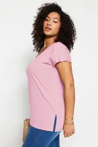 Trendyol Curve Pink relaxed V-neck slit 100% Cotton Knitting T-Shirt - Image 4