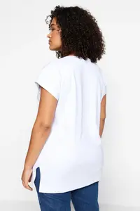 Trendyol Curve White relaxed V-neck slit 100% Cotton Knitting T-Shirt - Image 5