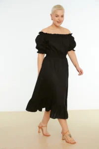 Trendyol Curve Black Weaving Shirred Carmen Collar Dress - Image 3