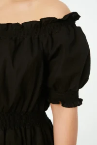 Trendyol Curve Black Weaving Shirred Carmen Collar Dress - Image 4