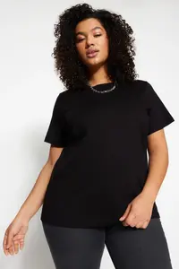 Trendyol Curve Black Regular Fit Basic Crew Neck 100% Cotton Knitting Plus Size T-Shirt - Image 5