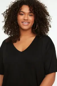 Trendyol Curve Black Oversized Fit Yaka Detailed Plus Size Knitting T-Shirt - Image 4