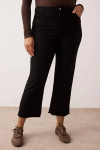 Trendyol Curve Solmayan Black High Waist Flexible Short Hem culotte Fit plus size jeans - Image 3