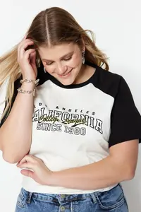 Trendyol Curve Ecru Color Bloklu Printed 100% Cotton Knitting Plus Size T-Shirt - Image 2