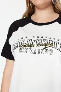 Trendyol Curve Ecru Color Bloklu Printed 100% Cotton Knitting Plus Size T-Shirt - Image 3