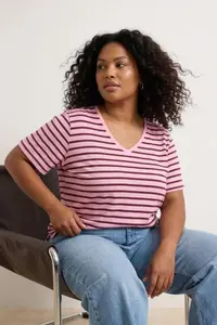 Trendyol Curve Red-Pink Striped V -Yaka Knitting T-Shirt - Image 3