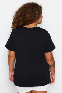 Trendyol Curve Black Crew Neck 100% Cotton Knitting T-Shirt - Image 6