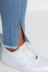 Trendyol Curve Mavi Flexible skinny denim jeans with Slit and Tassel Detail - Image 5